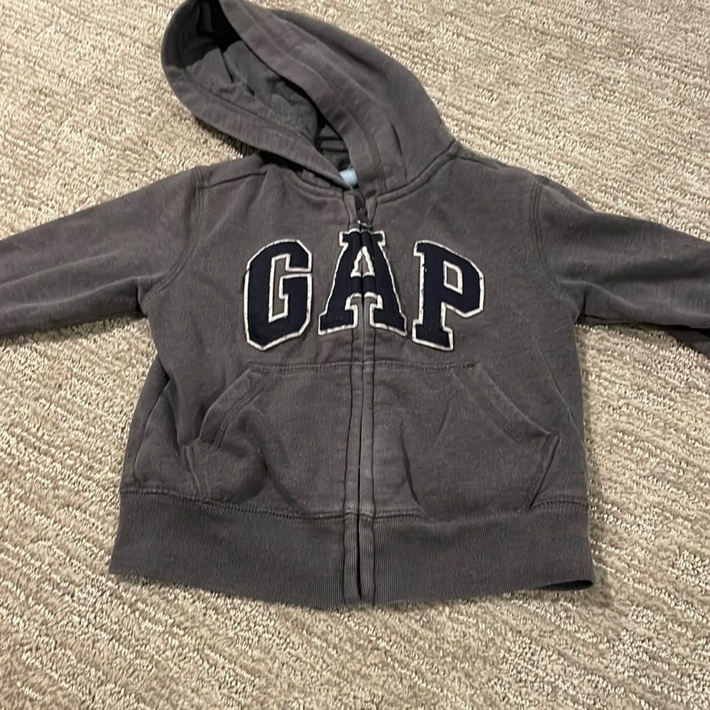 Gap sweater